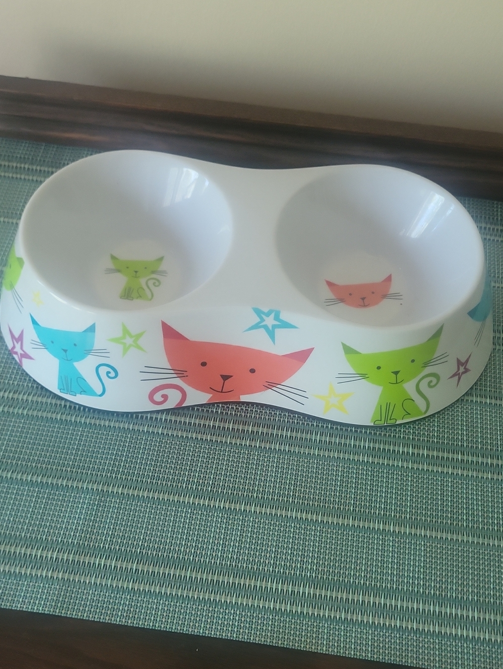 Melamine Cat Double Feeding Bowl with Colorful Cat Pattern. - Picture 3 of 4